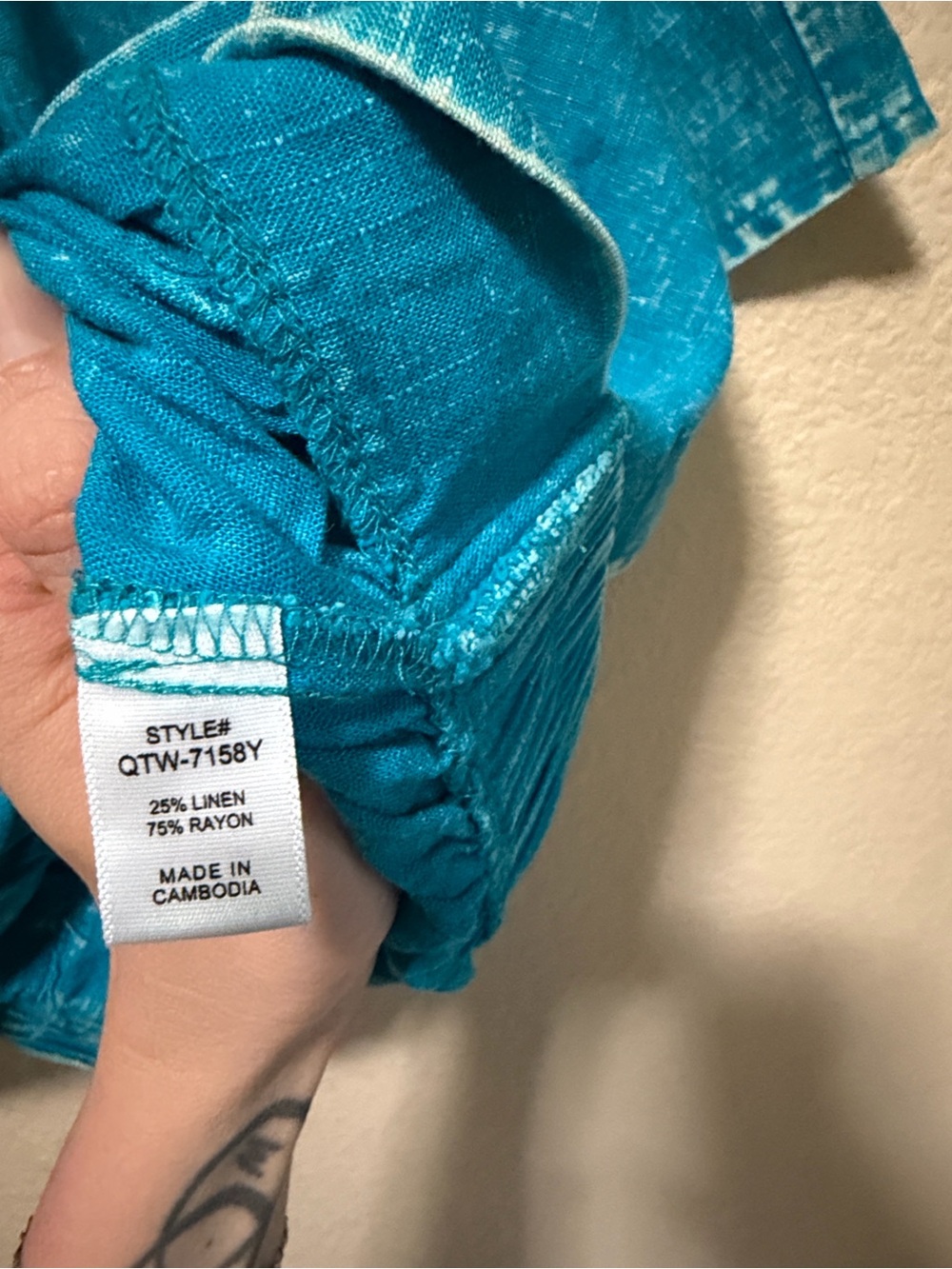 Zenana Outfitters Turquoise Cropped V-Neck Blouse - Picture 5 of 6